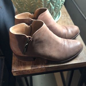 Lucky caramel booties